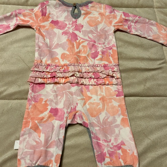 NWOT Burt’s Bees Baby Girl Bundle - Picture 5 of 9